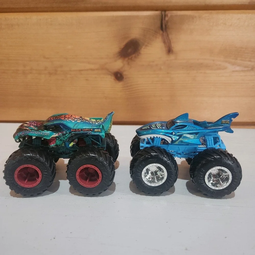 Lot 2 Hot Wheel Monster Jam Truck Shark Wreak Mega Wrex Diecast Trex Shark‎ 1:64